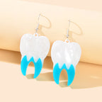 Boucles d'oreilles légères et élégantes en acrylique bleu et blanc, design créatif et élégant
