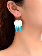 Boucles d'oreilles légères et élégantes en acrylique bleu et blanc, design créatif et élégant