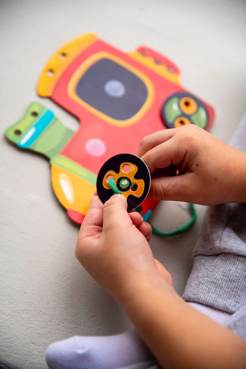 Velcro & Strings game - FUNNY TRAIN