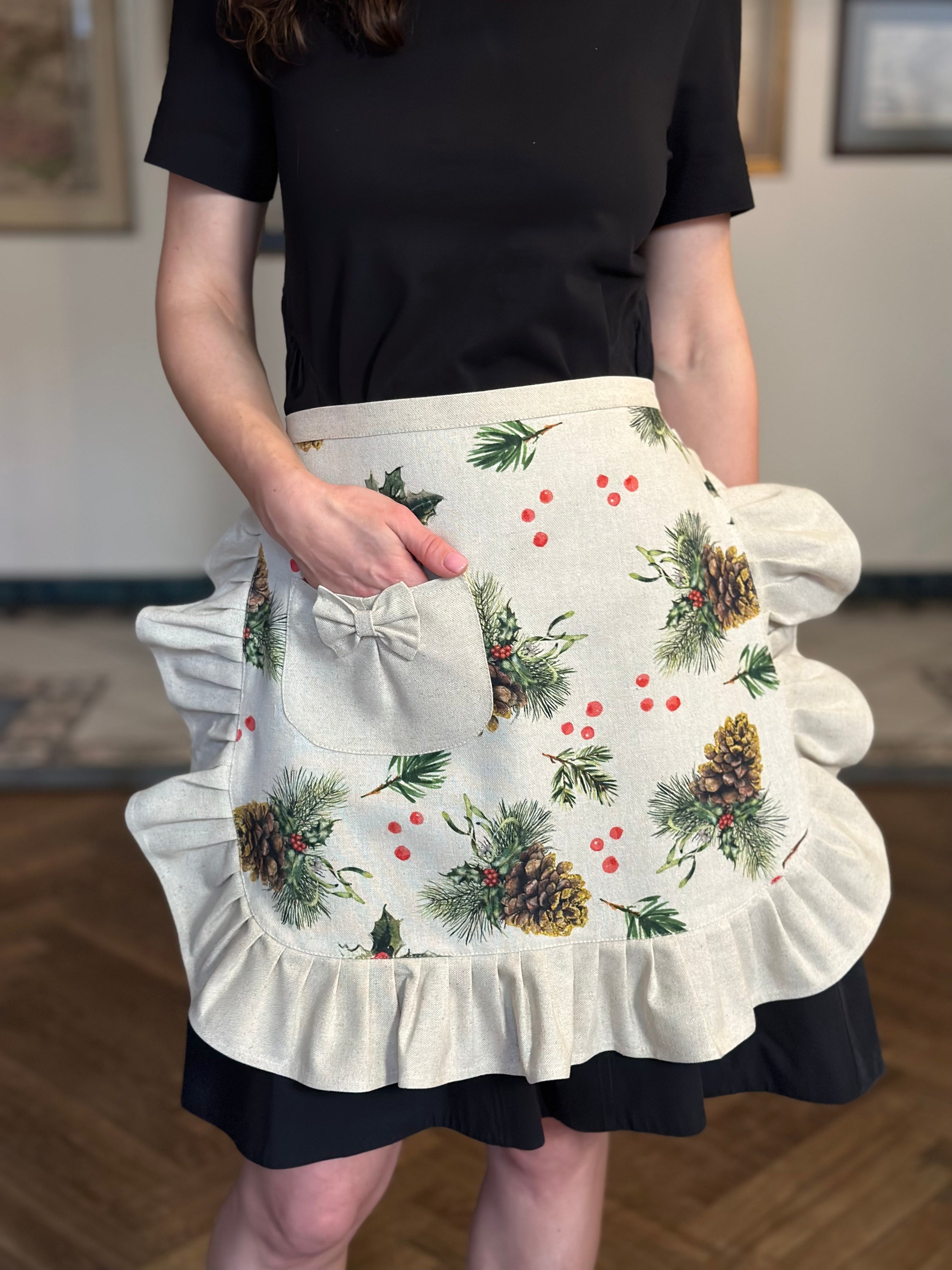 Christmas Ladies Half Apron with beige frill | Golden Pine