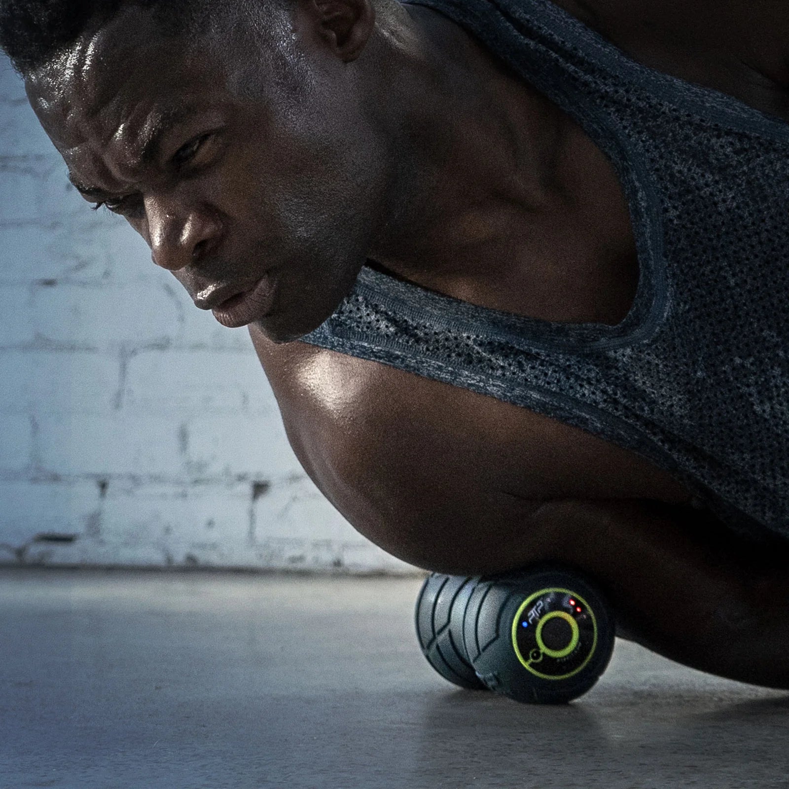 VIBRATING MASSAGE TRACK BALL