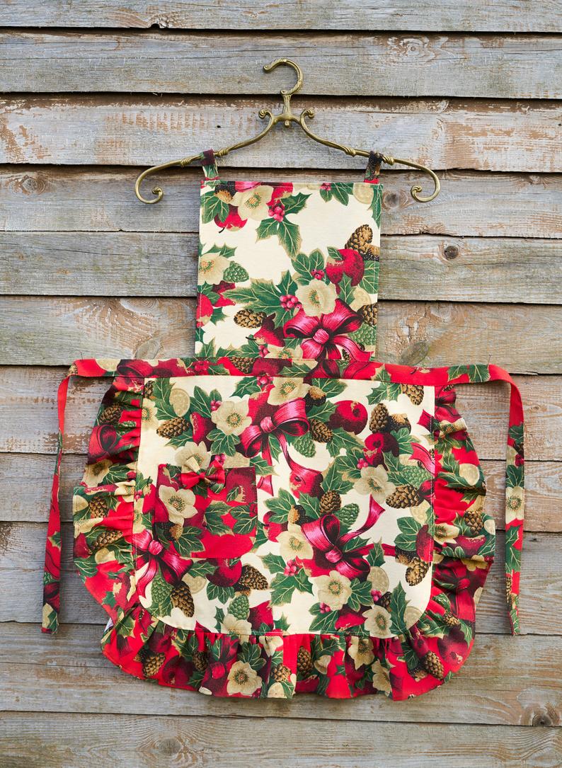 Ladies winter apron | Beige Christmas flowers