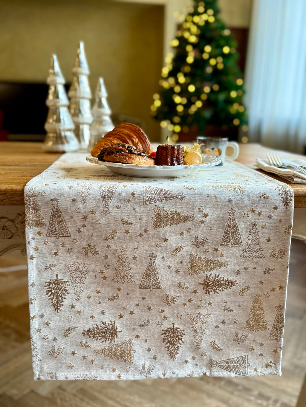 Light Christmas Table Runner, different sizes | Golden Forest